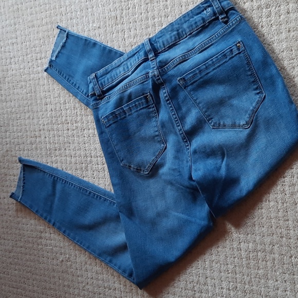 Kenzie Cropped Jean - Picture 3 of 4